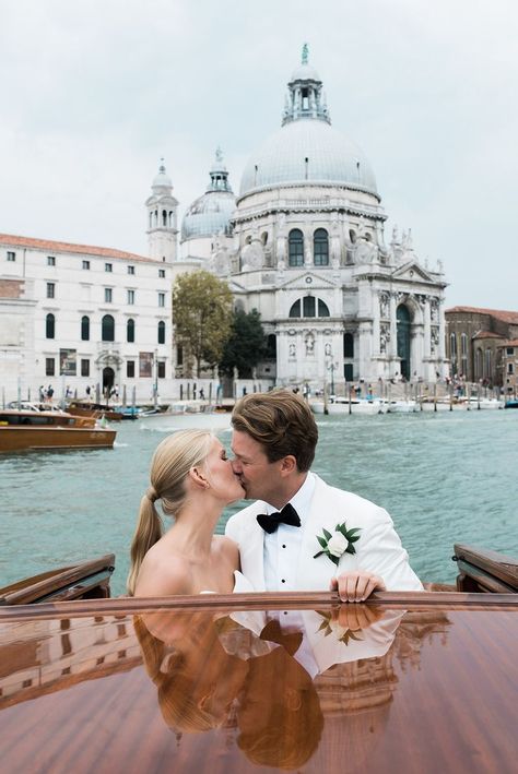 The Most Extravagant—And Enviable—Destination Weddings in Vogue #italianwedding #voguewedding Cheap Destination Wedding, Venice Wedding, Destination Wedding Italy, Vogue Photo, Wedding Transportation, Bridesmaid Getting Ready, Vogue Wedding, Destination Wedding Locations, Tropical Beaches