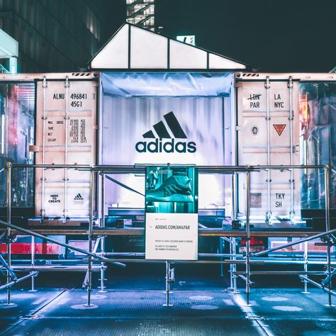 http://www.fubiz.net/2017/11/03/speedfactory-a-futuristic-and-innovative-experience-by-adidas/ Adidas Event, Paris Graphic, Speculative Design, Oscar Winning Movies, Art Galleries Design, City Decor, Sport Design, Event Branding, Showroom Design