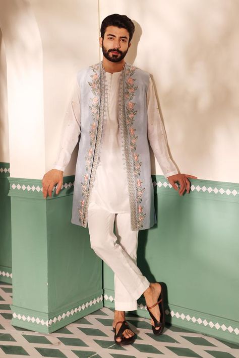 Buy Blue Linen Silk Embroidered Floral Motifs Ombre Jacket And Kurta Set For Men by Jatin Malik Online at Aza Fashions. Sangeet Outfit For Men, Indo Western Outfits For Men, Jatin Malik, Blue Shrug, India Fashion Men, Indian Pants, Mens Indian Wear, Wedding Kurta For Men, Indian Groom Wear