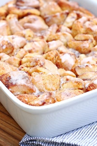 Pillsbury Cinnamon Roll Recipes, Vegetarian Brunch Recipes, Sweet Breakfast Casserole, Bread Cinnamon, Cinnamon Roll Monkey Bread, Vegetarian Brunch, Cinnamon Roll Dough, Breakfast Casserole Easy, Roll Recipes