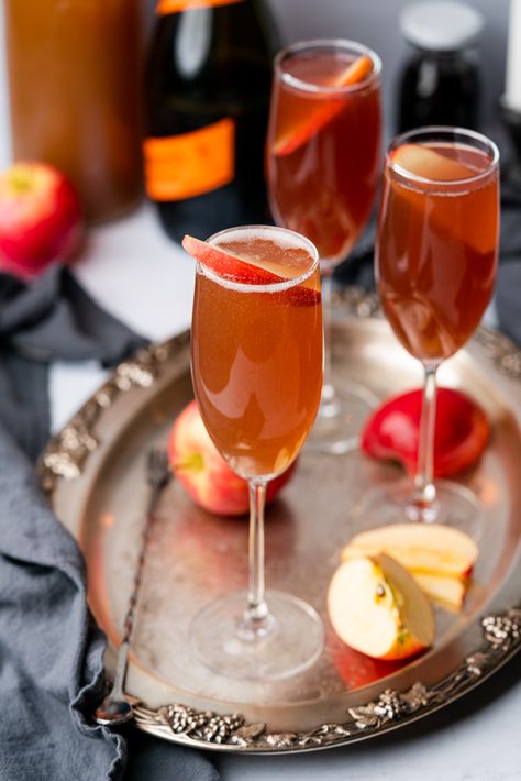 Low Carb Spiced Apple Cider Spritzer (Fall Prosecco Mimosa Recipe with Rum) - A Full Living Apple Cider Drinks Alcohol, Fall Mixed Drinks, Prosecco Mimosa, Apple Cider Mimosa Recipe, Cider Mimosa, Apple Cider Mimosa, Spritzer Recipes, Apple Cider Cocktail, Low Carb Cocktails