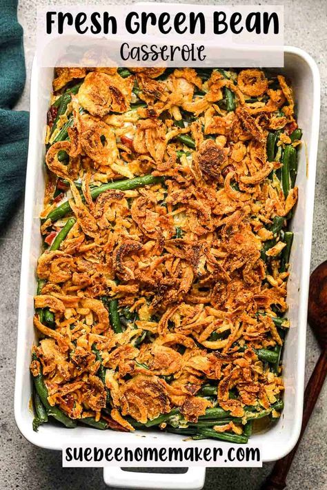 Fresh Green Bean Casserole combines fresh green beans with a creamy roux made with bacon! This dish is perfect for Thanksgiving using the freshest ingredients and one the whole family will love! Healthy Holiday Food, Thanksgiving Green Beans, Fresh Green Bean Casserole, Creamy Green Beans, Healthy Green Bean Casserole, Healthy Green Beans, Thanksgiving Casserole, Green Bean Casserole Easy, Blanching Green Beans