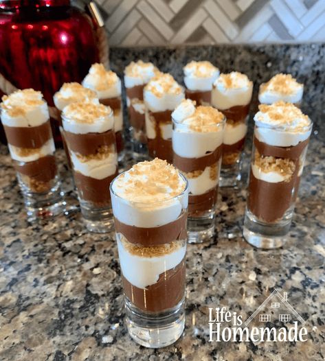 Chocolate Pudding Pie Shooters | Chocolate Dessert Shooters, Dessert Shooter Recipes, Mini Desserts Shooters Recipes, Pudding Shooters, Pie Shooters, Chocolate Pudding Cups, Dessert Shooters Recipes, Chocolate Pudding Pie, Shot Glass Desserts