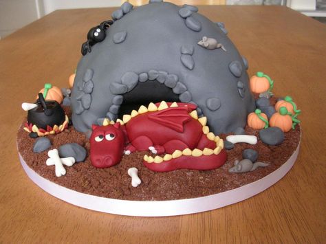 Dragon outside a cave cake x Cave Cake, Dragons Love Tacos Party, Cake Nature, Halloween Dragon, Cake Halloween, Enchanted Forest Party, Dragon Cakes, Dragon Halloween, Knight Party