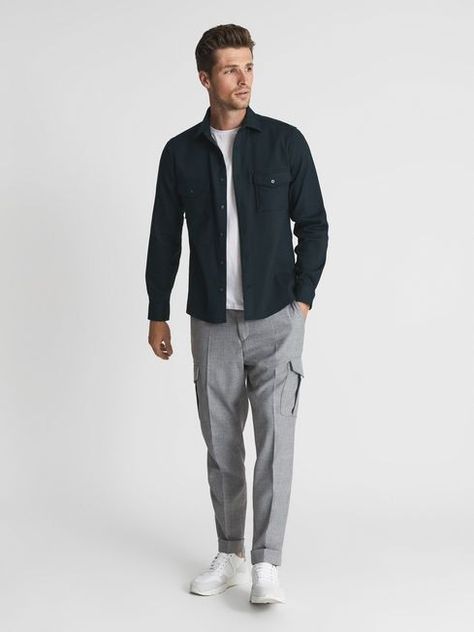 Smart Casual Menswear Work, Outfit Chicos, Reiss Outfit, Office Casual Men, Zara Men Outfits, Office Outfit Men, Men Work Outfits, Shacket Men, Grey Pants Outfit