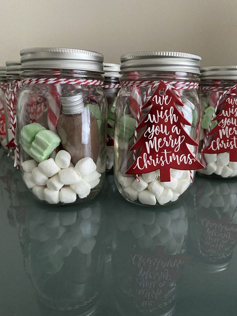 Jar Crafts Christmas, Jar Gifts Ideas, Selfmade Christmas Gifts, Fun Gift Exchange Games, Musical Gifts, Mason Jar Gift, Christmas Gift Tags Diy, Office Party Games, Gift Exchange Games