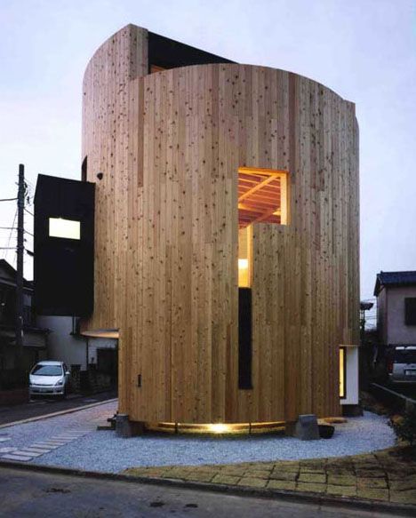 Home in the Round: Curved & Corner-Free Cylinder House Post Modern Architecture, Round Building, Architecture City, Wood Architecture, Steel Frame Construction, Interior Minimalista, Unusual Homes, Structure Architecture, House Architecture