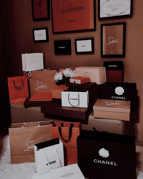 Box Wallpaper, Gucci Aesthetic, Luxury Birthday Gifts, Luxury Brand Names, 21st Birthday Decorations, Luxury Birthday, Luxury Lifestyle Fashion, Sweet 16 Gifts, Rich Girl Aesthetic