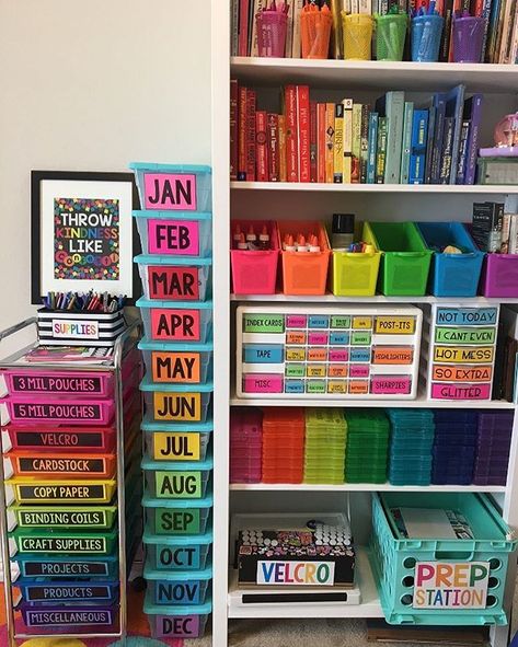 Teaching Organization, Kindergarten Classroom Decor, Elementary Classroom Decor, Classroom Organisation, Homeschool Classroom, School Room, Homeschool Organization, Teacher Organization, Classroom Setup