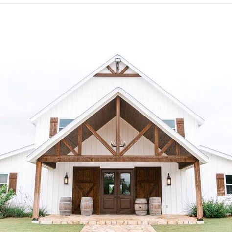 Barndominium on Instagram: “Looks beautiful and wondering what looks inside! @stephaniedawnsjoberg #barnhouse #barndominium #barnhomedesign #exterior #barnhomedesign…” Barn Living, Best Barns, Farmhouse Barndominium, Barn Plans, Wedding Barn, Barn Design, Metal Building Homes, White Barn, Pole Barn Homes