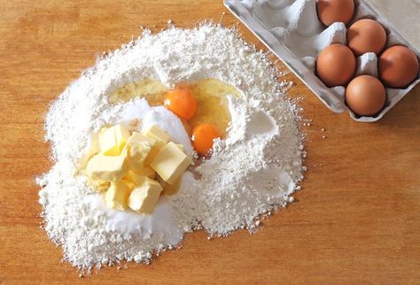 Food binders are mixed in with other ingredients to help foods keep their shape and texture. The most popular binding agents used today are flour and eggs. Egg Burger, Food Sensitivity, Cooking Desserts, Food Sensitivities, Packaged Food, Popular Recipes, Food And Recipes, Coconut Flakes, Binders