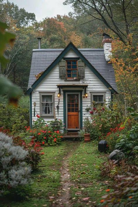 Cabins And Cottages In The Woods, Cute Cottage Exterior, White Cottage Exterior, Minimalist Cottagecore, Cottage Tiny House, Cute Cottages, Simple Cottage, Whimsical Cottage, Porch Lights