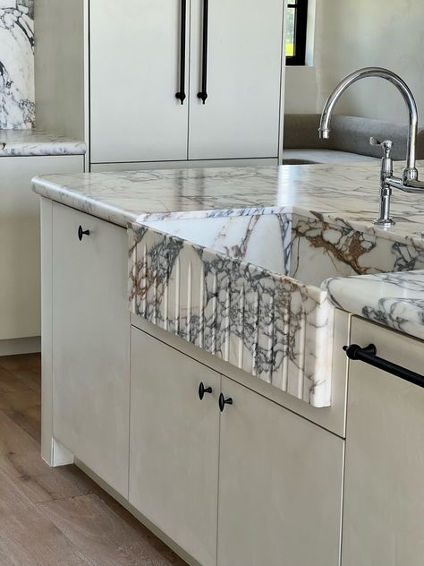 We Designed This Farmhouse Sink Out Of Natural Stone With A Subtle Ribbing Detail To Add A Bit Of Texture To This Tonal Space. The Shapes… | Instagram Stone Farmhouse Sink, Stone Sink Kitchen, Montana Labelle, Apron Front Kitchen Sink, Apron Sink Kitchen, Apron Front Sink, Kitchen Sink Design, Marble Bath, Marble Sinks