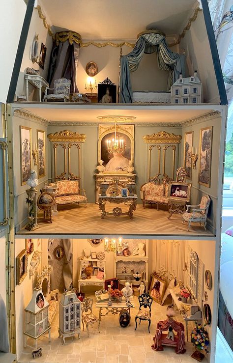 Amazing Doll Houses, Fancy Doll Houses, Miniature House Decor, House Miniature Ideas, Miniature Doll Houses, How To Make A Doll House, Doll House Interior Ideas, Doll House Aesthetic, Doll House Miniature