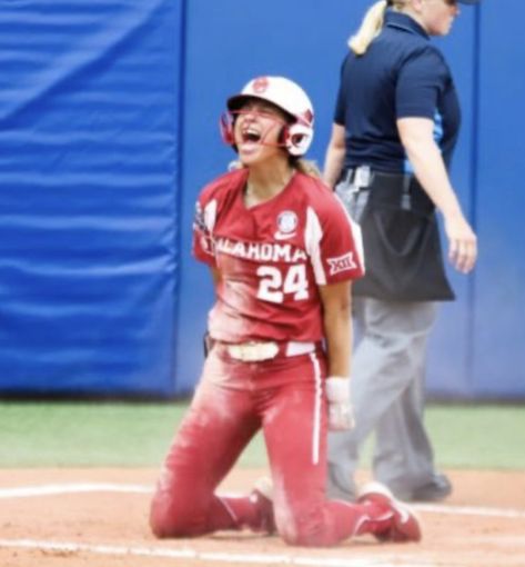 Oklahoma Sooners Softball, Softball Oklahoma, Jayda Coleman, Vison Bored, Alabama Softball, Softball Aesthetic, Ou Softball, Softball Picture, Oklahoma Softball