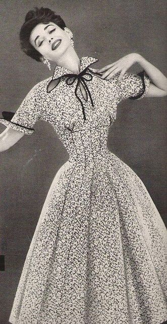 Dorian Leigh wearing Lilli Ann, 1954. Dorian Leigh, Lilli Ann, Vestidos Retro, 1950 Fashion, Vintage Fashion 1950s, Fifties Fashion, 20th Century Fashion, Look Retro, Paris Mode