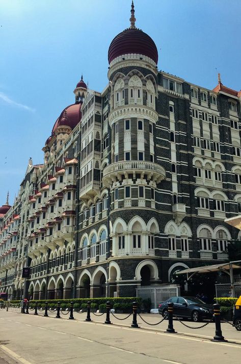 This picture is of the most iconic and a delicate heritage of Bombay (now mumbai) located right opposite the gateway of india. A must visit place in Bombay! Gate Of India Mumbai Background, Taj Hotel Mumbai, India Pic, Mumbai Location, Gateway Of India, Taj Hotel, Mumbai Travel, Temple Photography, Mumbai City