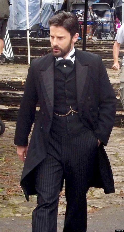 Victorian Era Aesthetic Men, Victorian Outfit Men, Edwardian Suit, Mens Victorian Fashion, Victorian Mens Fashion, Grooming Dogs, Victorian Man, Victorian Era Fashion, Fashion Suits For Men