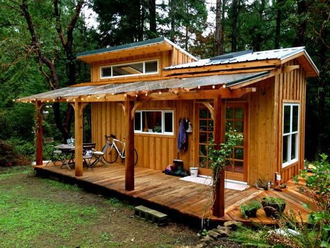 This gorgeous tiny house captures the creative spirit of B.C.’s Salt Spring Island - Cottage Life Rustic Tiny House, Tiny House Swoon, Wooden House Design, Rustic Log Cabin, Shed To Tiny House, Best Tiny House, Tiny Cabin, Tiny House Movement, Tiny House Interior