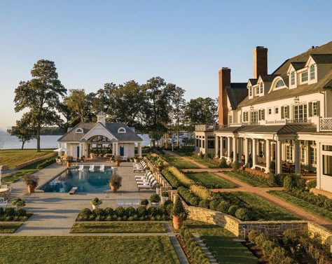 Cathy Purple Cherry conjures an Old World-style compound on Maryland’s Eastern Shore. Photo: Durston Saylor #homeanddesigndc Ocean Front Homes, Luxury Estate, Eastern Shore, Interior Modern, Dream House Exterior, Colonial Style, Big Houses, Dream House Plans, Pretty House