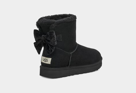 Mini Bailey Bow Crushed Velvet Ugg Mini Bailey Bow, Cute Uggs, Ugg Bailey Bow, Mini Baileys, Black Velvet Bow, Bailey Bow Uggs, Ugg Mini, Ugg Bailey, Bailey Bow