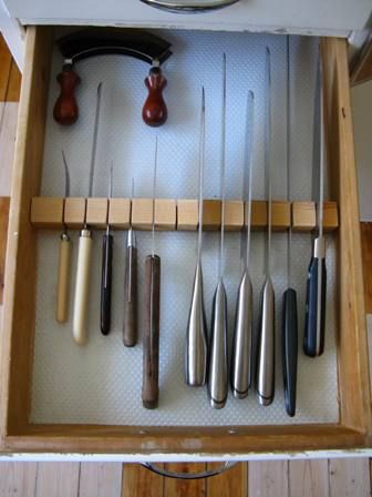 Diy Knife Storage, Kitchen Utensils Organization, Drawer Knife Block, Organizing Kitchen Utensils, Organize My Kitchen, Wall Oven Kitchen, Shabby Chic Lighting, Knife Drawer, Open Living Room Design