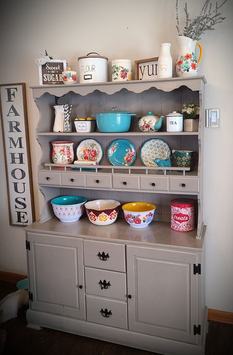 Pioneer Woman Kitchen Decor Farmhouse, Farmhouse Pioneer Woman Kitchen, Pioneer Woman Kitchen Decor Ideas, Pioneer Woman Kitchen Ideas, Pioneer Woman Walmart, China Hutch Display, Pioneer Woman Decor, Vintage Country Decor, Pioneer Woman Kitchen Design