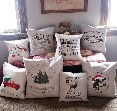 Making Christmas Throw Pillows with cricut - Designs & Free svgs  #freesvg  #cricut Diy Throws, Christmas Throw Pillows, Christmas Pillows Diy, Simple Envelope, Diy Throw Pillows, Envelope Pillow, Free Svgs, Diy Event, Christmas Throws