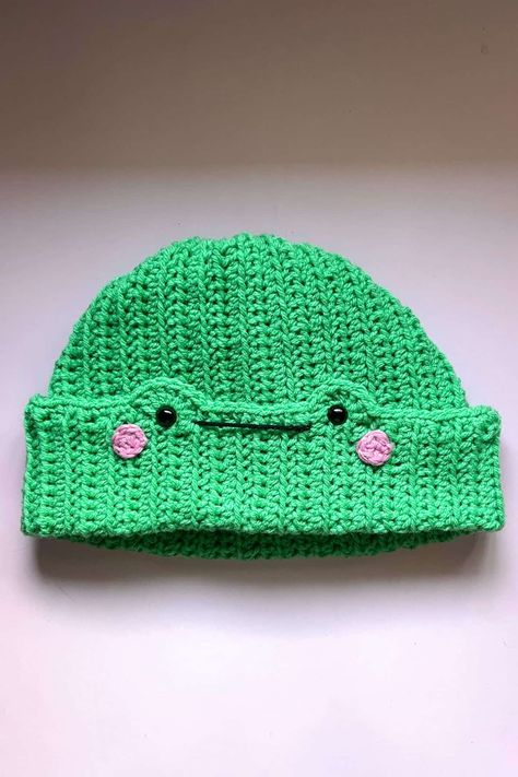 Crochet Frog Hat Pattern - thecaffeinatedsnail.com Crochet Frog Beanie Free Pattern, Free Frog Hat Crochet Pattern, Frog Beanie Crochet Pattern, Cute Crochet Beanie Ideas, Crochet Hat Funny, Frog Bucket Hat Crochet Pattern Free, Crochet Fun Hat, Free Crochet Pattern Beanie, Crochet Frog Hat Pattern Free