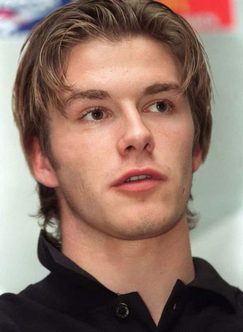 20 Pictures of Young David Beckham David Beckham Vintage, Young Beckham, Young David Beckham, David Beckham 90s, David Beckham Hair, David Beckham Pictures, Beckham Hairstyle, David Beckham Manchester United, David Beckham Haircut