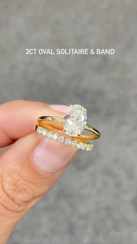 Simple Engagement Rings Gold Band, Gold Wedding Rings Stack, Wedding Rings With Gold Band, Wedding Ring With Gold Band, Wedding Band Ideas, Dream Wedding Ring, Ring Inspo, Cute Engagement Rings, Future Engagement Rings