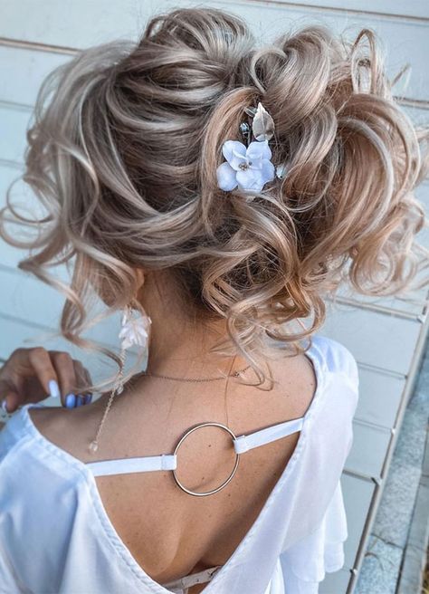 Messy Low Bun Hairstyles Wedding, Wedding Hair Updo Elegant, Updo 2023, Low Messy Bun Wedding Hair, Hairstyles Elegant Classy, Races Hair, Messy Bridal Bun, High Updos, Bride Updo