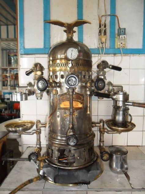 Steampunk Coffee, Cafe Expresso, Coffee Maker Machine, Best Espresso Machine, Retro Cafe, Coffee World, Best Coffee Maker, Coffee Equipment, Espresso Bar