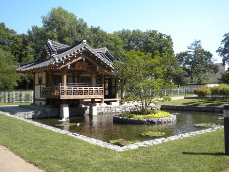 Korean Garden Korean Garden, Korean Traditional House, Traditional Korean House, Ideas For House, Asian Garden, Farmhouse Landscaping, House Landscaping, Castle Garden, Chinese Garden