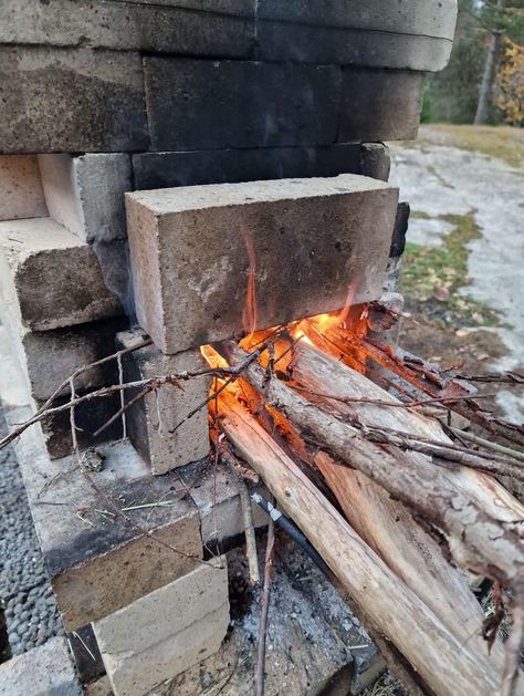 How to build a wood fired ceramic kiln - wood Fire Ceramic Pottery Wheel Diy, Wood Fired Pottery, Pottery Barn Table, Ancient Greek Pottery, Ceramic Kiln, Metal Outdoor Furniture, Pottery Kiln, Wood Kiln, Ceramic Glaze Recipes