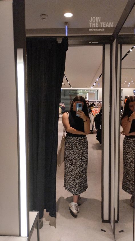 Dressing room, fashion, outfit, mirror, selfie, mall, Zara, changing room, picture Dressing Room Selfie Mirror Outfit, Outfit Mirror Selfie, Room Store, Pink Door, Changing Room, Room Pictures, Other Outfits, Room Aesthetic, Dressing Room