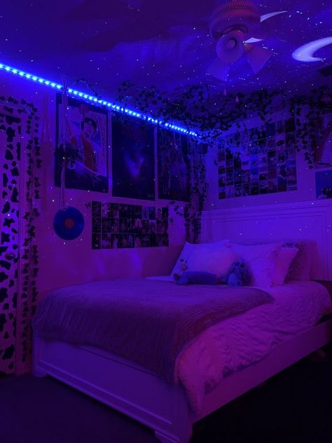 drop a follow on instagram @ elinfreidlitz #trendy #inspiration #aesthetic #bedroom #room #bedroomdesign #clothing #outfits #fashion Led Room Aesthetic Pictures, Led Room Aesthetic, Tiktok Room, Vibey Room, Neon Bedroom, Chill Room, Neon Room, Retro Room, Indie Room