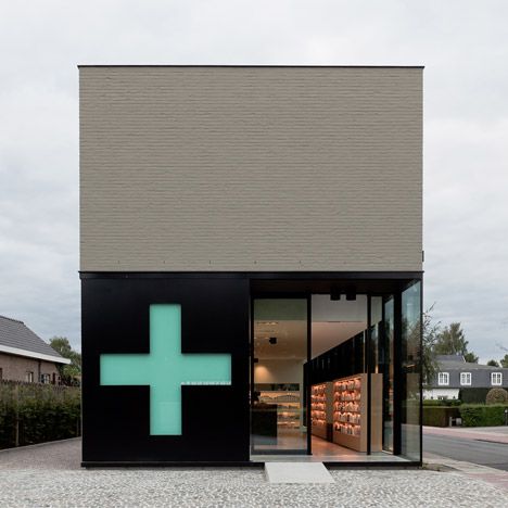 Pharmacy M by Caan Architecten Display Visual Merchandising, Pharmacy Design, Burger Bar, Design Exterior, Commercial Design, Commercial Interiors, Retail Design, Interior Architecture Design, Store Design