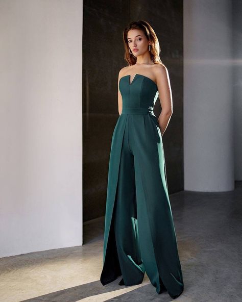 Jumpsuit Dress Prom, Jumpsuits For Women Graduation, Formal Wide Leg Jumpsuit, Pant Suits For Wedding Guest, Women Suits Prom Classy Formal, Forest Green Womens Suit, Overall Wedding Guest, Green Prom Jumpsuit, Women In Suits Wedding Guest