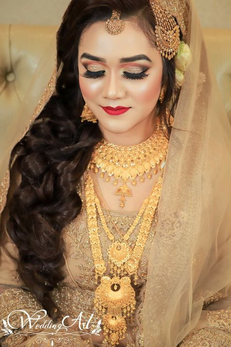 Muslim Bridal Jewelry Sets, Muslim Jewellery, Marriage Jewellery, Fashion Jewelry Necklaces Gold, Gold Jewelry Prom, Jewelry Necklace Simple, Muslim Bridal, Unique Gold Jewelry Designs, Pakistani Bridal Jewelry