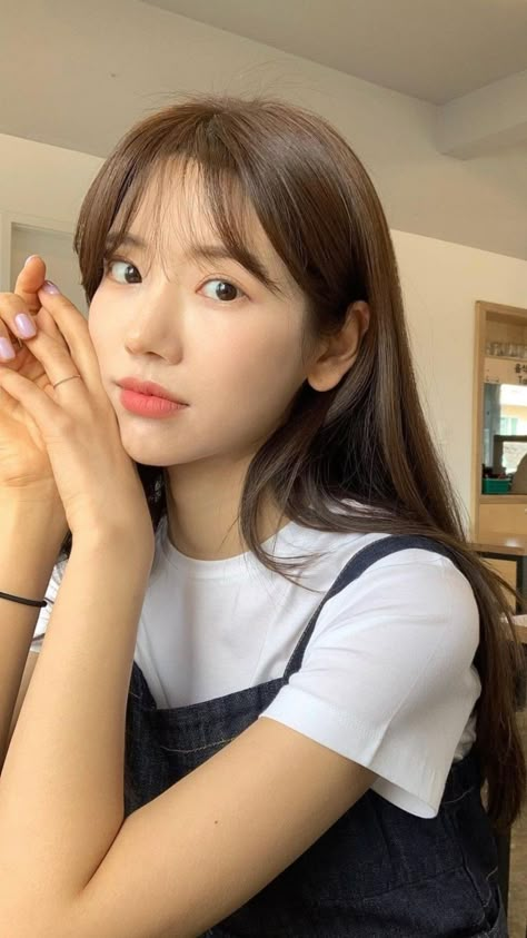 Square Wispy Bangs, Bangs For Round Shaped Face, Light Bangs For Round Face, Wispy Bangs Medium Hair Straight, Light Bangs With Medium Hair, Korean Wispy Bangs Round Face, Light Bangs Straight Hair, Bangs With Medium Hair Asian, Korean Bangs Round Faces