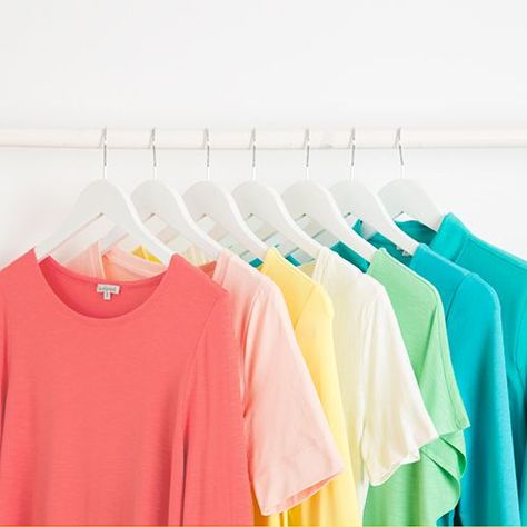 True Spring Fashion, True Spring Palette Outfits, True Spring Clothes, House Of Color Spring Outfits, Color Me Beautiful Spring, Warm Spring Wardrobe, Bright Spring Outfits Capsule Wardrobe, Cool Spring Color Palette, True Spring Color Palette Outfits