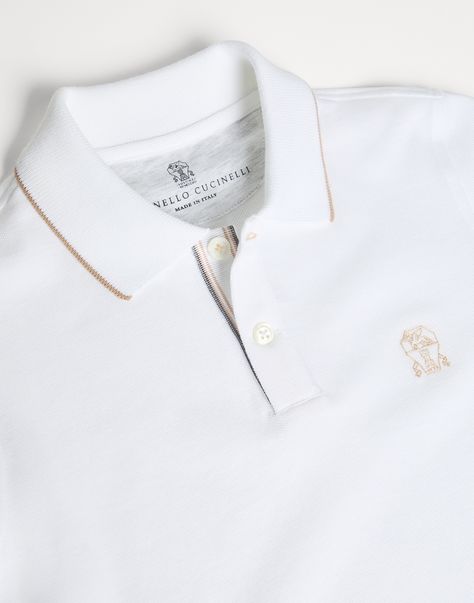 Cotton piqué polo shirt with logo Small iconic details update the classic inspiration of this polo shirt. The distinct casual, dynamic appearance of cotton piqué is enriched with the contrast color Solomeo heraldic logo. The fit offers comfortable proportions.