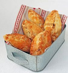 Cheese And Onion Pasty, Cornish Pasty, British Foods, English Recipes, Pasties Recipes, Savoury Pies, British Cooking, Cornish Pasties, Mini Quiches