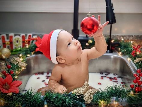 Crystal Reyes on Instagram: “December 13th Christmas Picture🎄 Forgot to post yesterday. Anyways, I'm completely in love with this one right here 🥰…” Hot Cocoa Sink Photoshoot, Cookies And Milk Christmas Photoshoot, Christmas Milk Bath Baby, Diy Baby Photo Shoot At Home, Milk Bath Photoshoot, Bath Photoshoot, Coco Baby, Christmas Baby Pictures, Photoshoot At Home