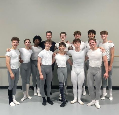 Flexible & Strong Ballet Men, Boys Dancing, Dance Men, Boys Dance, Ballet Practice, Male Ballet, Male Reference, Ballet Dance Photography, Male Gymnast