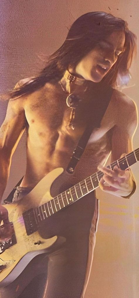 Nuno Bettencourt Wallpaper, 80s Rocker, Nuno Bettencourt, Native American Men, American Men, Vinnie Hacker, Hair Bands, Alternative Outfits, Attractive People