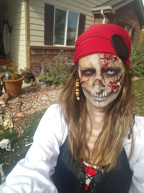 Pirate zombie makeup- zombie crawl Zombie Pirate Makeup, Scary Pirate Makeup, Pirate Photoshoot, Makeup Pirate, Zombie Makeup Halloween, Haunt Makeup, Zombie Pirate, Pirate Makeup, Zombie Costumes