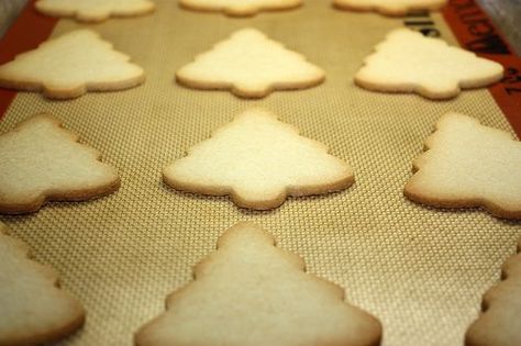 No Egg Sugar Cookies, Eggless Sugar Cookies, Snowflake Sugar Cookies, Snowflake Sugar, Egg Free Desserts, Eggless Cookie Recipes, Egg Free Baking, Egg Free Cookies, Sugar Cookies With Royal Icing