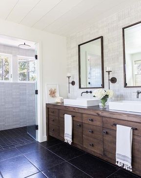 Modern farmhouse style with timeless interiors in Northern California Architect Ootd, Bathroom Vanity Remodel, Farmhouse Bathroom Design, Photo Hair, Credit Education, Modern Rustic Farmhouse, Farmhouse Bathroom Vanity, Double Sinks, Timeless Interiors